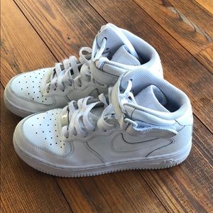 Boys Nike Air Force 1’s- Size 5